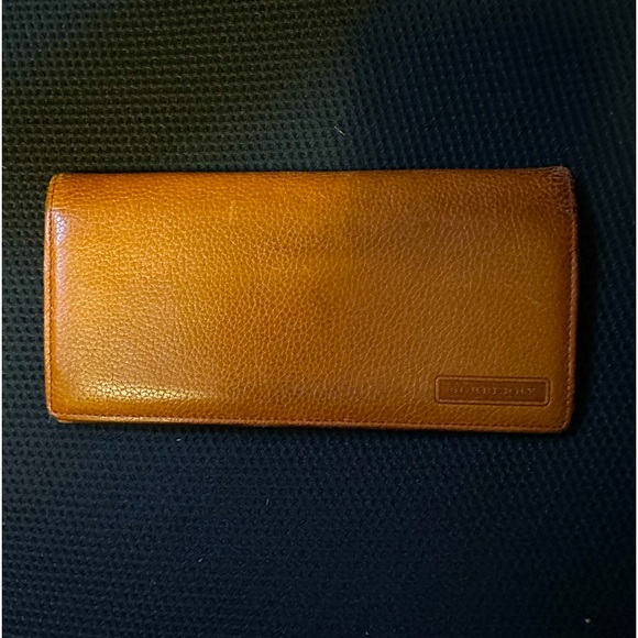 Burberry long wallet in Carmel. EUC with beautiful interior. See all pics. - Picture 1 of 9